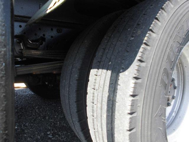 エルフトラック ２．３Ｔ　プレス式パッカー車　５立米　押出式　塵芥車　清掃車　積載量２．３ｔ　ルーフラック付き　バックカメラ付き　ごみ収集車　汚水タンク付き　連続動作　連続スイッチ付き（23枚目）