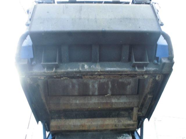 デュトロハイブリッド ２ｔ　パッカー車　プレス式　塵芥車　押出式　清掃車４．１立米　積載量２ｔ　バックカメラ付き　ごみ収集車　汚水タンク付き　ＭＯＲＩＴＡ製　オートマチック（＋－切り替え付きシフト）（10枚目）