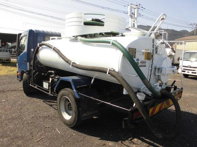 デュトロ ３７００Ｌ　バキュームカー　３．７Ｔ　糞尿車　衛生車　モリタ　ＭＯＲＩＴＡ製　清掃車　真空ポンプ式　バックカメラ付き　電動ホースリール（5枚目）