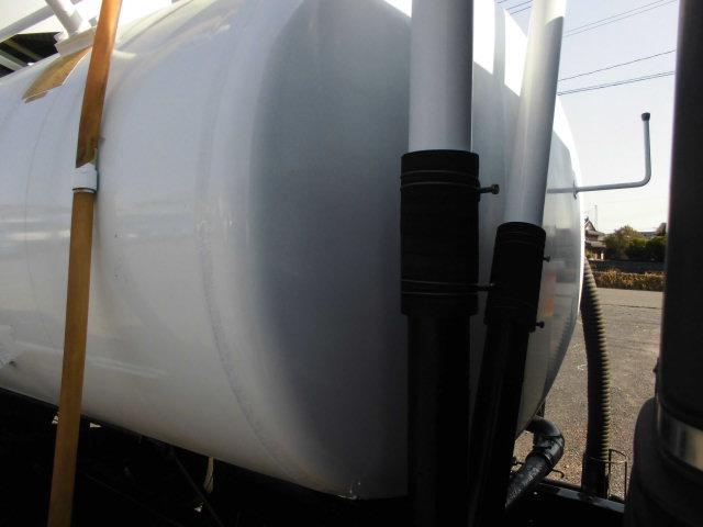 デュトロ ３７００Ｌ　バキュームカー　３．７Ｔ　糞尿車　衛生車　モリタ　ＭＯＲＩＴＡ製　清掃車　真空ポンプ式　バックカメラ付き　電動ホースリール（12枚目）