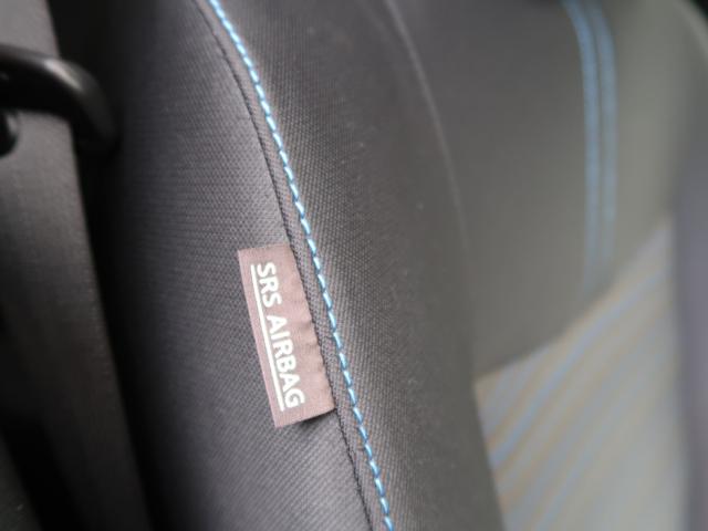 リーフ Ｘ　Ｖセレクション　１２セグメント欠無し　ワンオーナー　９インチナビ　ＨＤＭＩ　ＣａｒＰｌａｙ　アラウンドビューモニタ　スマートキー２本　ＥＴＣ２．０　プロパイロッド　ＬＥＤヘッド　オートライト　エマージェンシーブレーキ（11枚目）