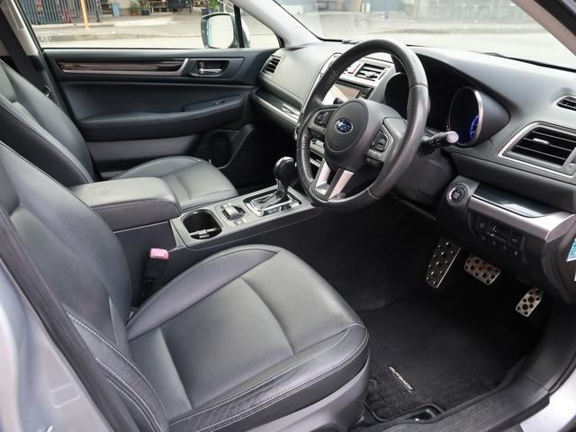 レガシィアウトバック リミテッド　アイサイト　黒革シート　追走クルーズコントロール　スマートキー２本　８インチナビ　Ｂｌｕｅｔｏｏｔｈオーディオ　電動リアゲート　シートヒーター　バックカメラ　修復右インサイドパネル（12枚目）