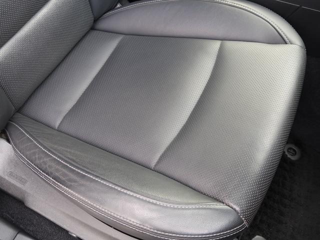 レガシィアウトバック リミテッド　アイサイト　黒革シート　追走クルーズコントロール　スマートキー２本　８インチナビ　Ｂｌｕｅｔｏｏｔｈオーディオ　電動リアゲート　シートヒーター　バックカメラ　修復右インサイドパネル（15枚目）