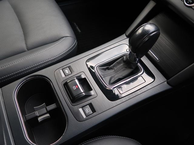 レガシィアウトバック リミテッド　アイサイト　黒革シート　追走クルーズコントロール　スマートキー２本　８インチナビ　Ｂｌｕｅｔｏｏｔｈオーディオ　電動リアゲート　シートヒーター　バックカメラ　修復右インサイドパネル（26枚目）