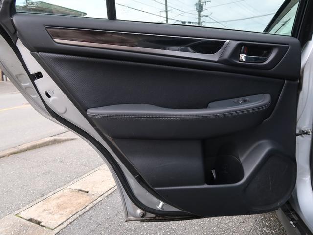 レガシィアウトバック リミテッド　アイサイト　黒革シート　追走クルーズコントロール　スマートキー２本　８インチナビ　Ｂｌｕｅｔｏｏｔｈオーディオ　電動リアゲート　シートヒーター　バックカメラ　修復右インサイドパネル（51枚目）