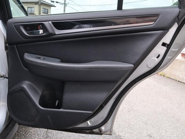 レガシィアウトバック リミテッド　アイサイト　黒革シート　追走クルーズコントロール　スマートキー２本　８インチナビ　Ｂｌｕｅｔｏｏｔｈオーディオ　電動リアゲート　シートヒーター　バックカメラ　修復右インサイドパネル（52枚目）