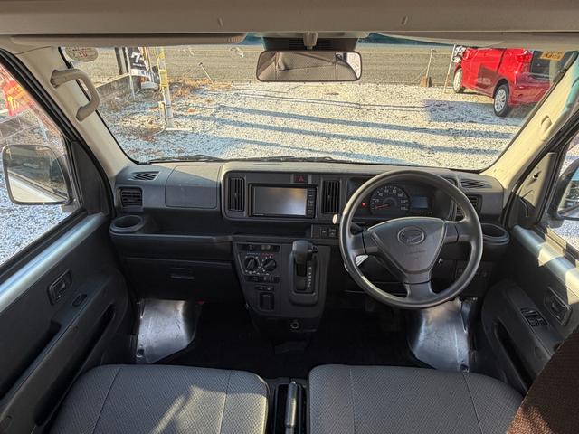 ハイゼットカーゴ クリーンSAIII 4WD 軽バン AT 衝突被害軽減システム ナビ TV 両側スライドドア アイドリングストップ オートマチックハイビーム ESC エアコン パワーステアリング パワーウィンドウ(6枚目)