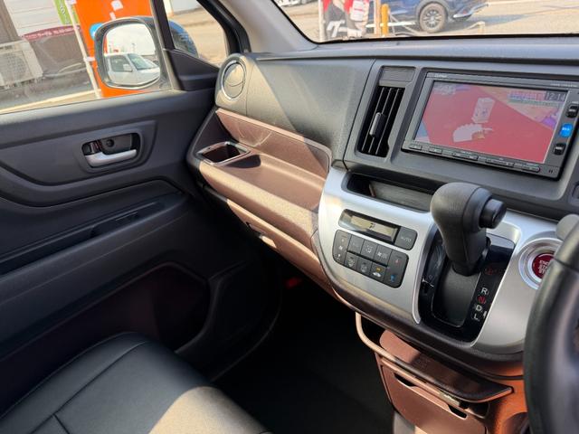 Ｎ－ＷＧＮカスタム Ｇ　ナビ　ＴＶ　ＨＩＤ　１５ｉｎｔアルミホイール　ローダウン　スマートキー　アイドリングストップ　電動格納ミラー　ベンチシート　ＣＶＴ　盗難防止システム　ＡＢＳ　ＥＳＣ　ＣＤ　ＤＶＤ再生　ＵＳＢ（10枚目）