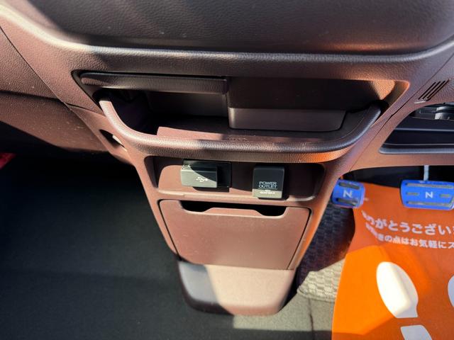 Ｎ－ＷＧＮカスタム Ｇ　ナビ　ＴＶ　ＨＩＤ　１５ｉｎｔアルミホイール　ローダウン　スマートキー　アイドリングストップ　電動格納ミラー　ベンチシート　ＣＶＴ　盗難防止システム　ＡＢＳ　ＥＳＣ　ＣＤ　ＤＶＤ再生　ＵＳＢ（23枚目）