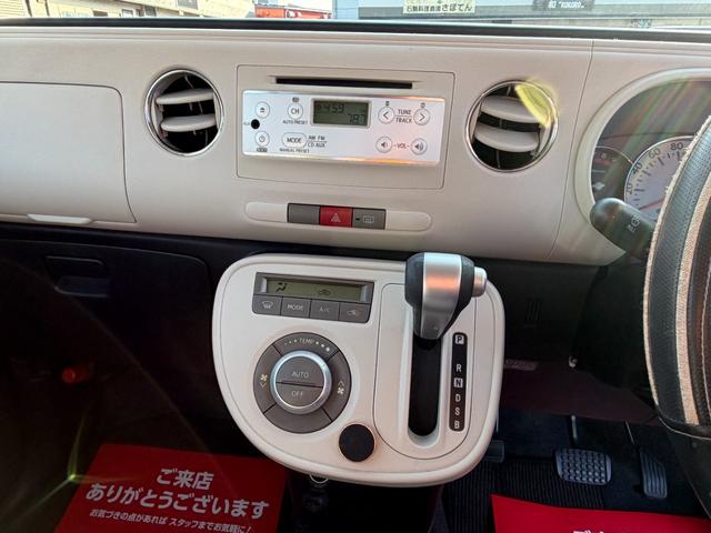 ミラココア ココアＸ　スマートキー　アイドリングストップ　電動格納ミラー　ベンチシート　ＣＶＴ　盗難防止システム　ＡＢＳ　ＣＤ　ミュージックプレイヤー接続可　衝突安全ボディ　エアコン　パワーステアリング　パワーウィンドウ（6枚目）