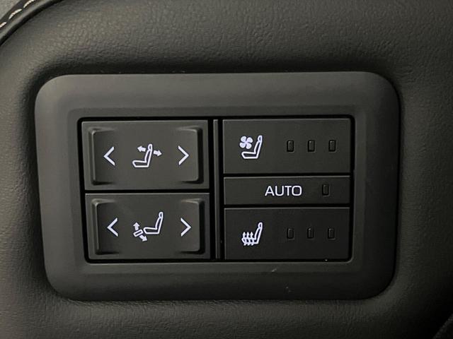 アルファードハイブリッド Ｚ　１４インチナビ　１３．２型有機ＥＬ　トヨタチームメイト　左右独立ムーンルーフ　ＨＵＤ　デジタルインナーミラー　エグゼクティブパワーシート　３眼ＬＥＤヘッドライト　ＢＳＭ　セーフティサポート（9枚目）
