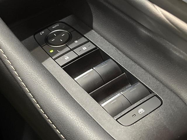 アルファードハイブリッド Ｚ　１４インチナビ　１３．２型有機ＥＬ　トヨタチームメイト　左右独立ムーンルーフ　ＨＵＤ　デジタルインナーミラー　エグゼクティブパワーシート　３眼ＬＥＤヘッドライト　ＢＳＭ　セーフティサポート（62枚目）