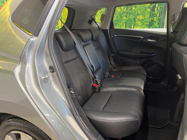 フィットハイブリッド Ｌパッケージ　インターナビ　ＣＴＢＡ　クルーズコントロール　バックカメラ　ＬＥＤヘッドライト　オートライト　Ｂｌｕｅｔｏｏｔｈ　フルセグ　スマートキー　ＥＴＣ　フロントフォグライト（9枚目）