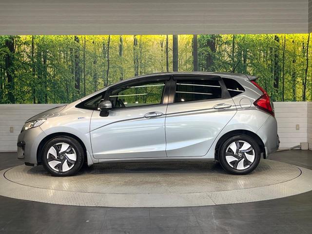 フィットハイブリッド Ｌパッケージ　インターナビ　ＣＴＢＡ　クルーズコントロール　バックカメラ　ＬＥＤヘッドライト　オートライト　Ｂｌｕｅｔｏｏｔｈ　フルセグ　スマートキー　ＥＴＣ　フロントフォグライト（49枚目）