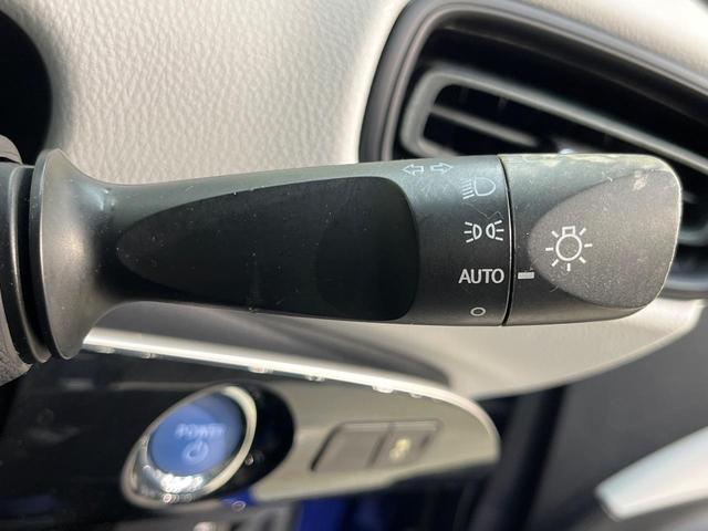 プリウス S カロッツェリア9型ナビ バックカメラ 黒革調シートカバー スマートキー LEDヘッドランプ ETC オートライト オートエアコン 純正15インチアルミホイール Bluetooth再生 CD/DVD再生(7枚目)