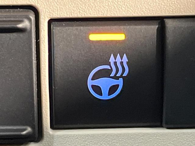 シエンタ ハイブリッドＺ　１０．５インチナビ　パノラミックビューモニター　シートヒーター　ステアリングヒーター　セーフティセンス　レーダークルーズコントロール　ＢＳＭ　両側パワースライドドア　ＬＥＤヘッドライト（39枚目）