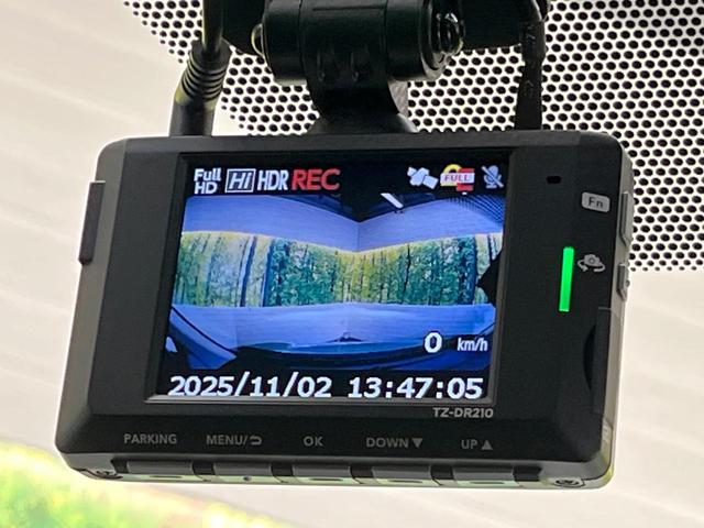 シエンタ ハイブリッドＺ　１０．５インチナビ　パノラミックビューモニター　シートヒーター　ステアリングヒーター　セーフティセンス　レーダークルーズコントロール　ＢＳＭ　両側パワースライドドア　ＬＥＤヘッドライト（45枚目）