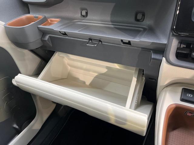 シエンタ ハイブリッドＺ　１０．５インチナビ　パノラミックビューモニター　シートヒーター　ステアリングヒーター　セーフティセンス　レーダークルーズコントロール　ＢＳＭ　両側パワースライドドア　ＬＥＤヘッドライト（50枚目）