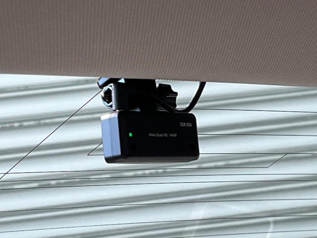 スカイライン ２００ＧＴ－ｔタイプＰ　クールエクスクルーシブ　コネクトナビ　全周囲カメラ　純正１９インチＡＷ　エマージェンシーブレーキ　レーダークルーズ　禁煙車　レザーシート　シートメモリー　シートヒーター　コーナーセンサー　スマートキー　ＬＥＤヘッド　ＥＴＣ（37枚目）