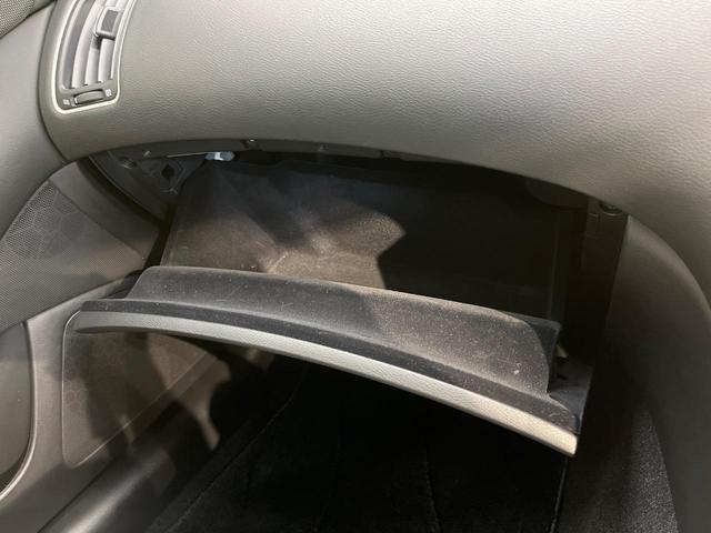 スカイライン ２００ＧＴ－ｔタイプＰ　クールエクスクルーシブ　コネクトナビ　全周囲カメラ　純正１９インチＡＷ　エマージェンシーブレーキ　レーダークルーズ　禁煙車　レザーシート　シートメモリー　シートヒーター　コーナーセンサー　スマートキー　ＬＥＤヘッド　ＥＴＣ（42枚目）