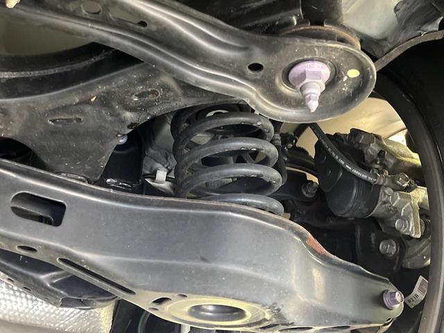 ＥＳ ＥＳ３００ｈ　Ｆスポーツ　純正１２．３インチナビ　サンルーフ　ブラインドスポットモニター　三眼ＬＥＤヘッドライト　バックカメラ　デジタルインナーミラー　合皮シート　セーフティシステムプラス　シートベンチレーション（22枚目）