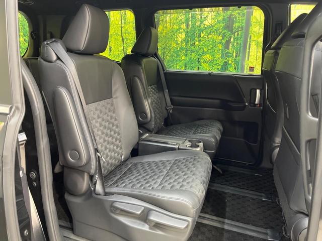 ヴォクシー Ｓ－Ｚ　１３．２型有機ＥＬフリップダウン　１０．５インチディスプレイオーディオ　両側電動スライドドア　レーダークルーズ　セーフティセンス　クリアランスソナー　バックカメラ　禁煙車　ＬＥＤヘッドライト（9枚目）