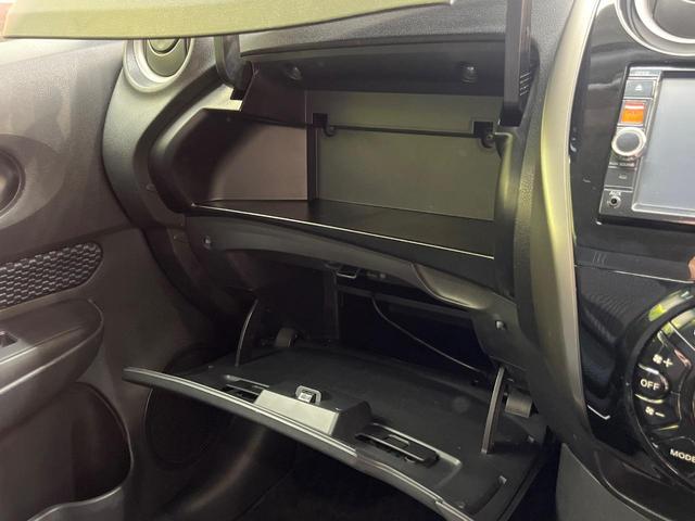 ノート Ｘ　ＤＩＧ－Ｓ　純正ＳＤナビ　バックカメラ　禁煙車　スマートキー　オートエアコン　Ｂｌｕｅｔｏｏｔｈ再生　ＣＤ／ＤＶＤ再生　フルセグＴＶ　電動格納ドアミラー　バニティミラー　シートリフター（37枚目）