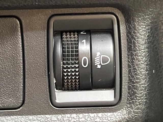 ノート Ｘ　ＤＩＧ－Ｓ　純正ＳＤナビ　バックカメラ　禁煙車　スマートキー　オートエアコン　Ｂｌｕｅｔｏｏｔｈ再生　ＣＤ／ＤＶＤ再生　フルセグＴＶ　電動格納ドアミラー　バニティミラー　シートリフター（44枚目）