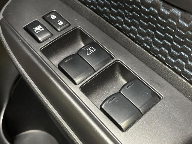 ノート Ｘ　ＤＩＧ－Ｓ　純正ＳＤナビ　バックカメラ　禁煙車　スマートキー　オートエアコン　Ｂｌｕｅｔｏｏｔｈ再生　ＣＤ／ＤＶＤ再生　フルセグＴＶ　電動格納ドアミラー　バニティミラー　シートリフター（46枚目）