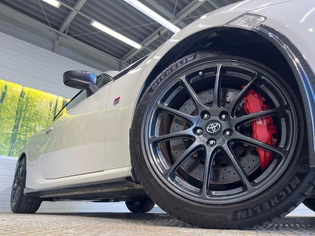 �y�����P�V�C���`�A���~�z�C�[���z�O�ςɃ}�b�`���������A���~�z�C�[���𑕒����Ă���܂��B�e��ЊO�A���~�z�C�[����A�X�^�b�h���X�^�C�����戵�����Ă���܂��B���񂲑��k����������