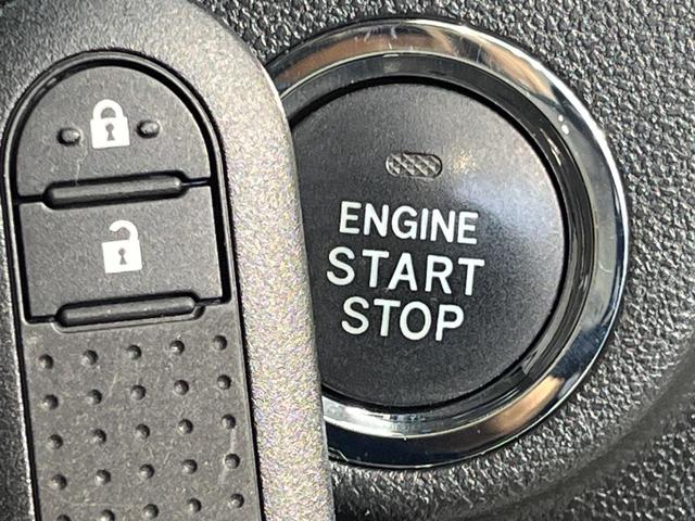 【キーフリーシステム】カバンやポケットに入れたままでもドアの施錠・解錠が可能なスマートキーを装備。エンジンのオン・オフ時もカギを取り出す必要が無いからとっても便利です♪