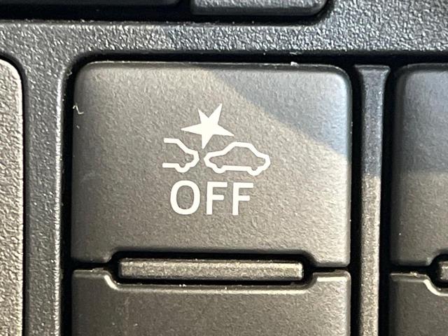 【スマートアシスト】走行中に前方の車両等を認識し、衝突しそうな時は警報とブレーキで衝突回避と被害軽減をアシスト。より安全にドライブをお楽しみいただけます。