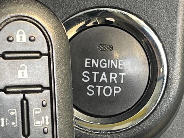 【キーフリーシステム】カバンやポケットに入れたままでもドアの施錠・解錠が可能なスマートキーを装備。エンジンのオン・オフ時もカギを取り出す必要が無いからとっても便利です♪