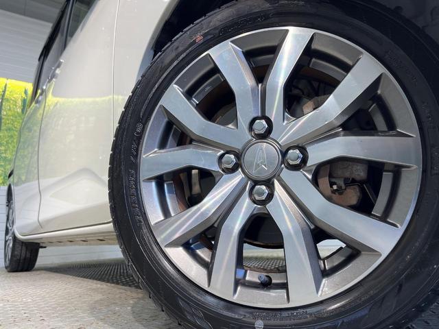 【純正１５インチアルミホイール】外観にマッチした純正アルミホイールを装着しております。各種社外アルミホイールや、スタッドレスタイヤも取扱いしております。是非ご相談ください♪