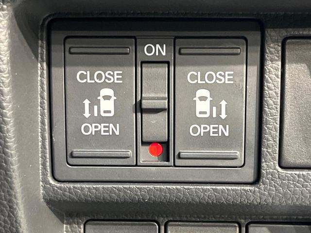 ステップワゴン ｅ：ＨＥＶスパーダ　プレミアムライン　純正１１インチナビ　フリップダウンモニター　マルチビューカメラ　ホンダセンシング　アダプティブクルーズコントロール　全中列シートヒーター　パワーバックドア（6枚目）