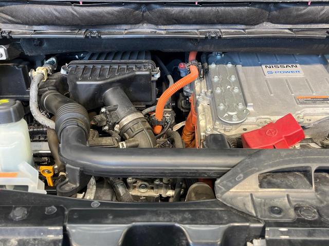 セレナ e-パワー ハイウェイスターV 後期型 純正10型ナビ 両側電動ドア 後席モニター 全周囲カメラ 衝突軽減 レーダークルーズ 禁煙車 レザー調シート ドラレコ スマートキー LEDヘッド ETC 純正15アルミ 車線逸脱警報(17枚目)