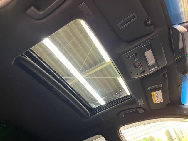 クラウンハイブリッド ＲＳアドバンス　サンルーフ　黒革シート　禁煙車　メーカーナビ　シートベンチレーション　バックカメラ　ＢＳＭ　ステアリングヒーター　純正１８インチスパッタアルミ　レーダークルコン　ビルトインＥＴＣ（3枚目）