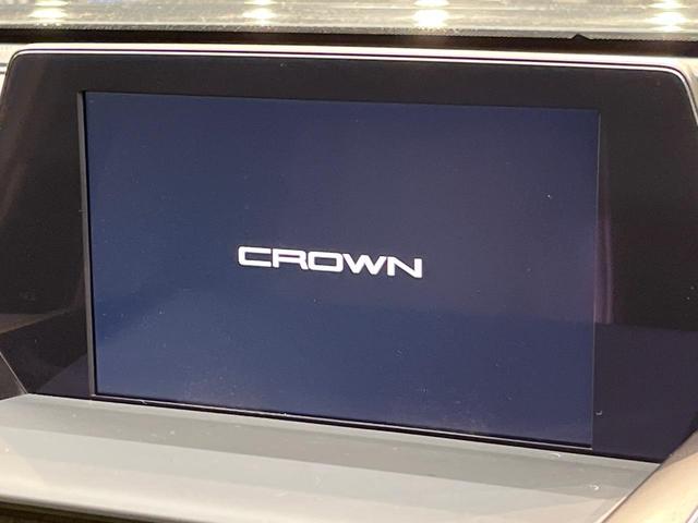 クラウンハイブリッド ＲＳアドバンス　サンルーフ　黒革シート　禁煙車　メーカーナビ　シートベンチレーション　バックカメラ　ＢＳＭ　ステアリングヒーター　純正１８インチスパッタアルミ　レーダークルコン　ビルトインＥＴＣ（4枚目）