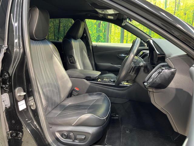 クラウンハイブリッド ＲＳアドバンス　サンルーフ　黒革シート　禁煙車　メーカーナビ　シートベンチレーション　バックカメラ　ＢＳＭ　ステアリングヒーター　純正１８インチスパッタアルミ　レーダークルコン　ビルトインＥＴＣ（8枚目）