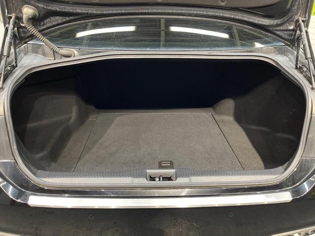 クラウンハイブリッド ＲＳアドバンス　サンルーフ　黒革シート　禁煙車　メーカーナビ　シートベンチレーション　バックカメラ　ＢＳＭ　ステアリングヒーター　純正１８インチスパッタアルミ　レーダークルコン　ビルトインＥＴＣ（10枚目）