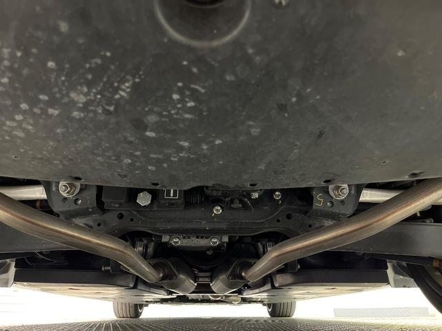 クラウンハイブリッド ＲＳアドバンス　サンルーフ　黒革シート　禁煙車　メーカーナビ　シートベンチレーション　バックカメラ　ＢＳＭ　ステアリングヒーター　純正１８インチスパッタアルミ　レーダークルコン　ビルトインＥＴＣ（19枚目）