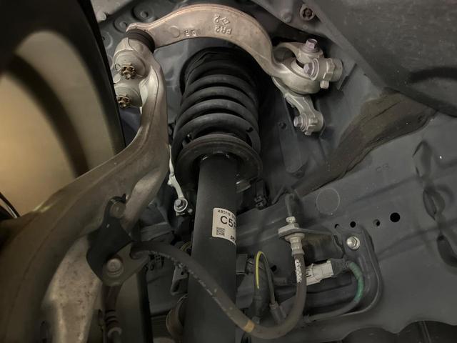 クラウンハイブリッド ＲＳアドバンス　サンルーフ　黒革シート　禁煙車　メーカーナビ　シートベンチレーション　バックカメラ　ＢＳＭ　ステアリングヒーター　純正１８インチスパッタアルミ　レーダークルコン　ビルトインＥＴＣ（20枚目）