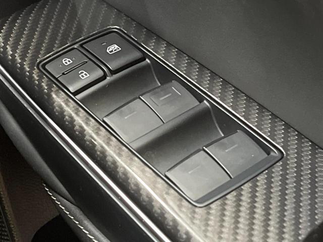 クラウンハイブリッド ＲＳアドバンス　サンルーフ　黒革シート　禁煙車　メーカーナビ　シートベンチレーション　バックカメラ　ＢＳＭ　ステアリングヒーター　純正１８インチスパッタアルミ　レーダークルコン　ビルトインＥＴＣ（42枚目）