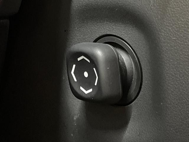 クラウンハイブリッド ＲＳアドバンス　サンルーフ　黒革シート　禁煙車　メーカーナビ　シートベンチレーション　バックカメラ　ＢＳＭ　ステアリングヒーター　純正１８インチスパッタアルミ　レーダークルコン　ビルトインＥＴＣ（59枚目）