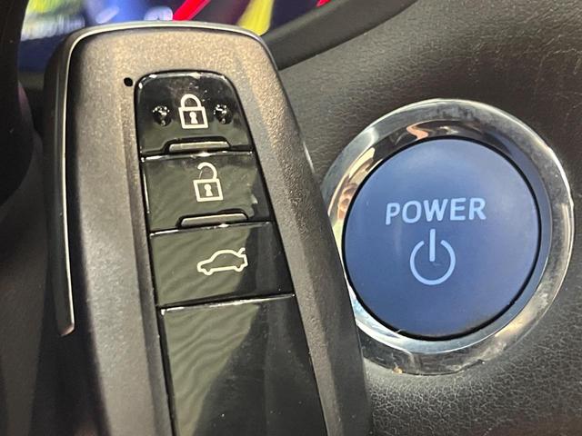 クラウンハイブリッド ＲＳアドバンス　サンルーフ　黒革シート　禁煙車　メーカーナビ　シートベンチレーション　バックカメラ　ＢＳＭ　ステアリングヒーター　純正１８インチスパッタアルミ　レーダークルコン　ビルトインＥＴＣ（68枚目）