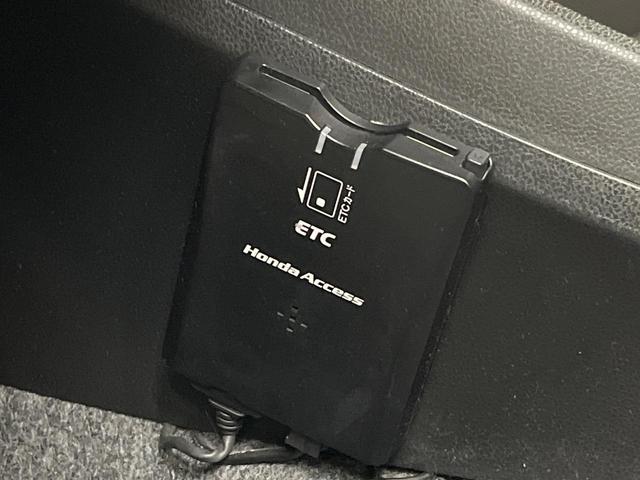 フィットハイブリッド ベースグレード　純正ナビ　クルーズコントロール　キーレス　ＥＴＣ　ヘッドライトレベライザー　オートエアコン　電動格納ミラー（6枚目）