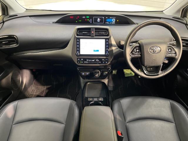 プリウス Sツーリングセレクション・ブラックエディション 純正8インチディスプレイオーディオ セーフティセンス レーダークルーズコントロール 前席シートヒーター 合皮レザーシート 禁煙車 クリアランスソナー LEDヘッドライト オートマチックハイビーム(2枚目)