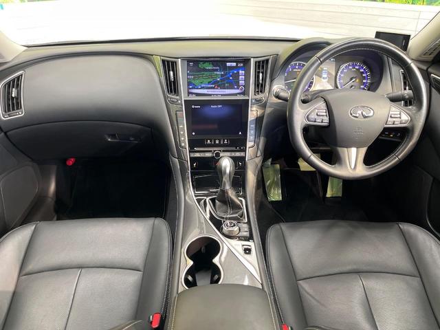 スカイライン 200GT-tタイプP 純正メーカーナビ アラウンドビューモニター 全方位運転支援システム レーダークルーズ 黒革シート 前席シートヒーター LEDヘッドライト クリアランスソナー 禁煙車 フルセグTV Bluetooth(2枚目)