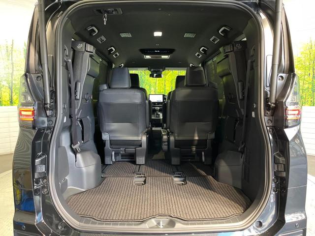 ヴォクシー ハイブリッドＳ－Ｚ　純正１０．５型ナビ　両側電動スライド　１３．２型有機ＥＬ後席モニター　快適利便ＰＫＧ　レーダークルーズ　三眼ＬＥＤライト　パワーバックドア　シートヒーター　ＣＤ／ＤＶＤ　フルセグ　ＥＴＣ２．０　禁煙車（11枚目）