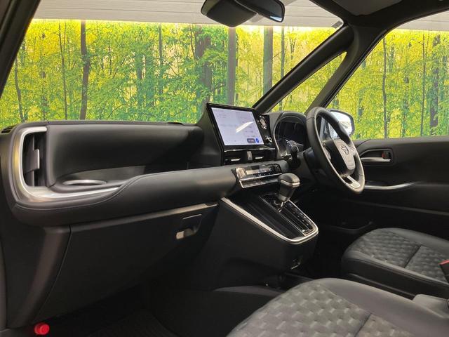 ヴォクシー ハイブリッドＳ－Ｚ　純正１０．５型ナビ　両側電動スライド　１３．２型有機ＥＬ後席モニター　快適利便ＰＫＧ　レーダークルーズ　三眼ＬＥＤライト　パワーバックドア　シートヒーター　ＣＤ／ＤＶＤ　フルセグ　ＥＴＣ２．０　禁煙車（30枚目）